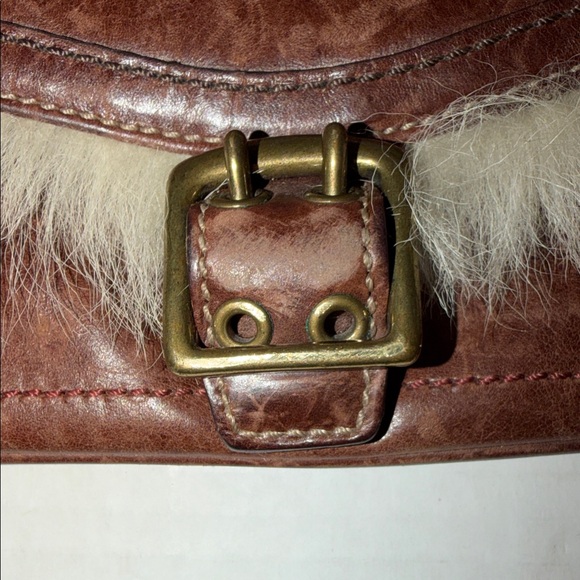 Coach Shearling Galaxy Chestnut Brown
Leather Buckle Wristlet Wallet - Picture 3 of 8